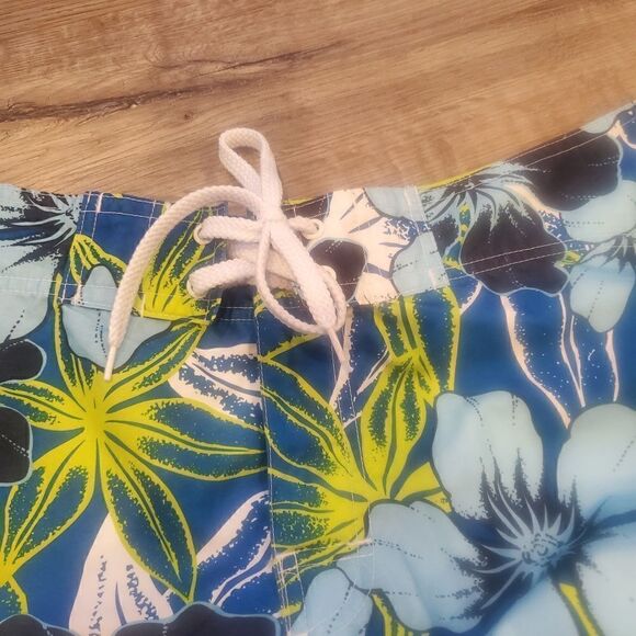 Mens Boats Shorts Size 34 - Picture 2 of 4